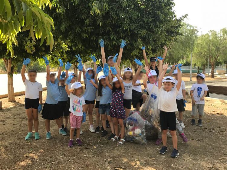 I clean cycling and hiking spots! I actively participate! Children's Club SKE Mesa Yitonia - 10th and 27th Primary Schools 